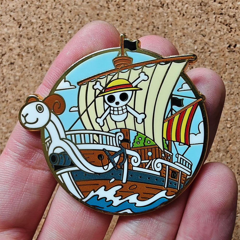 Schöne Schiffs-Hartemaille-Ans – Tuxedo Lapel Pin Bewertung und Preis